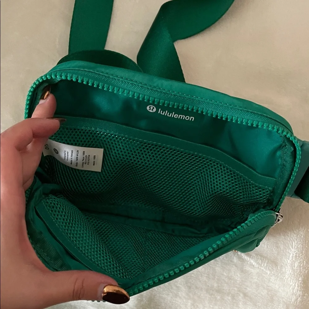 lululemon athletica 1L Green Belt Bag - Picture 2 of 4